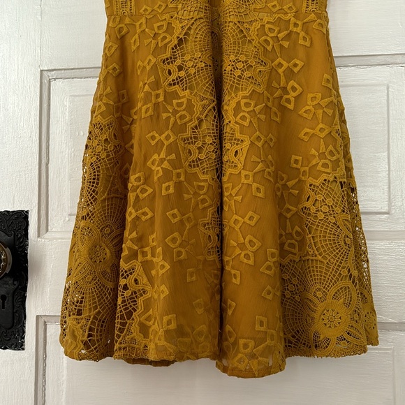 FOR LOVE & LEMONS SIENNA MINI DRESS GOLDENROD - Picture 5 of 16